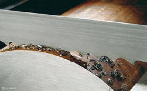 宜昌带锯床线速度设定过高，为什么会导致带锯条齿尖发热加速锯条的磨损？